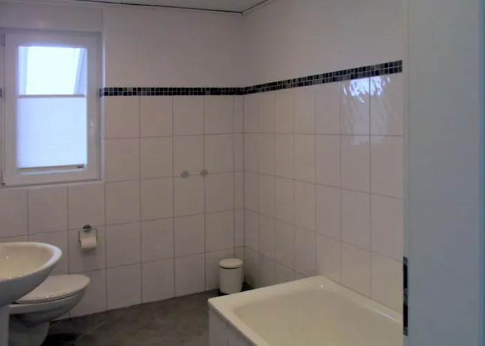 Mit Drei Baedern In *
